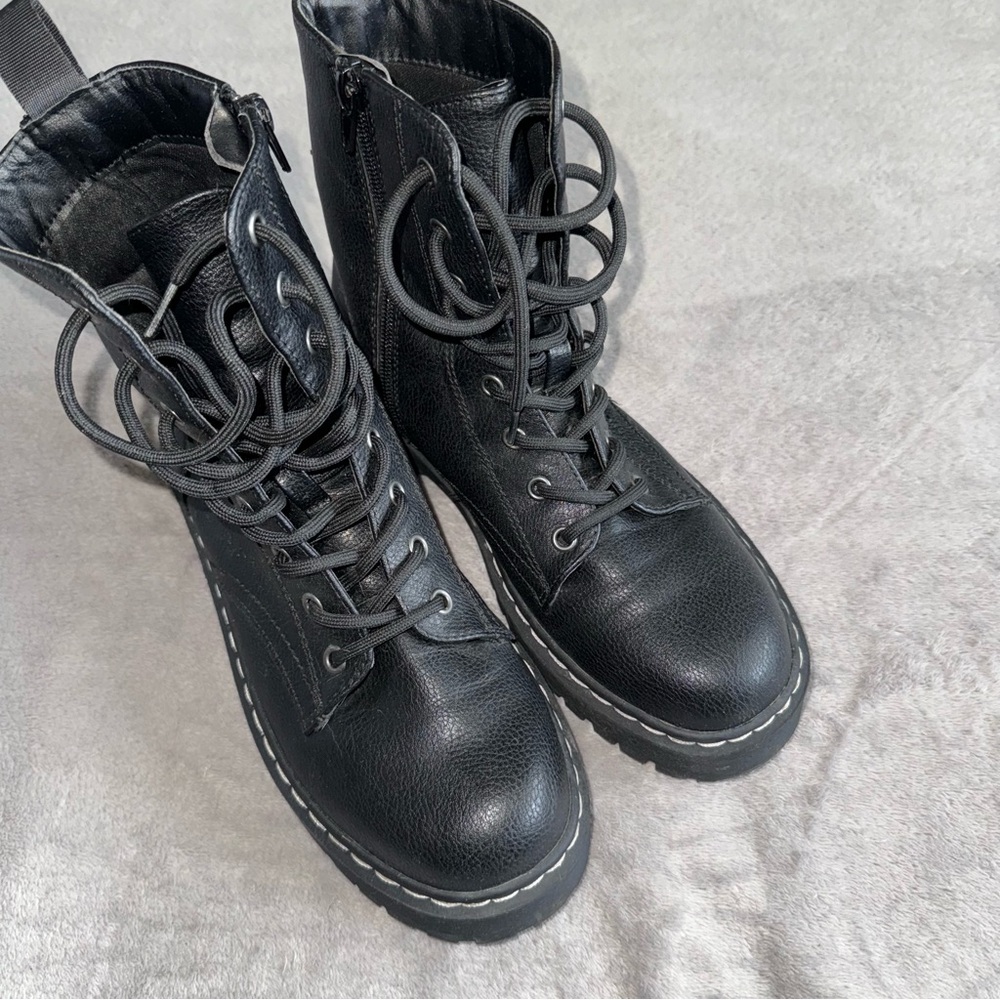 Union Bay Hayden Black Lace-Up Women's Boots